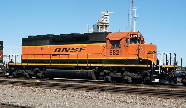 BNSF 6821 SD40-2.jpg